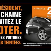 Publicité sur le scooter du président et les voitures en vitres teintées Sixt